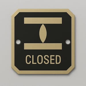 Etsede messingskilter