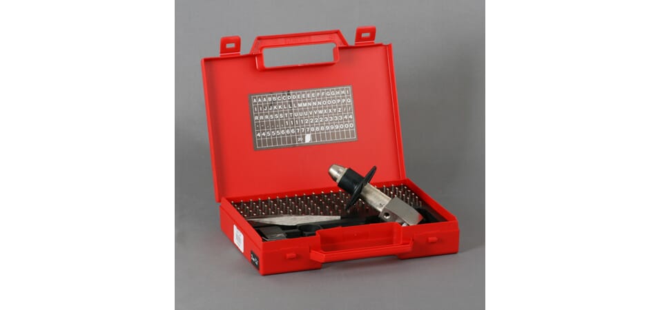 Slagstempelsett med koffert