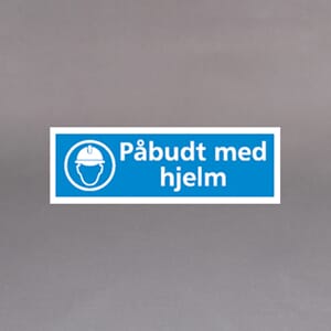 Plastskilt Påbudt med hjelm 30x10cm