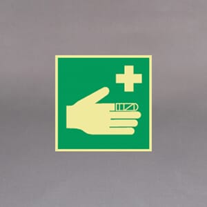 Plastskilt etterlysende utg. skilt Førstehjelp 20x20cm