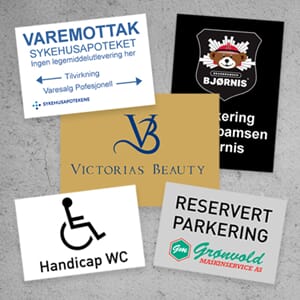 Plastskilt foliert og gravert